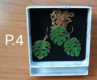 Conjunto de pendientes y colgante