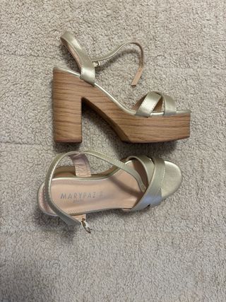 Sandalias doradas tacón MARYPAZ talla 39