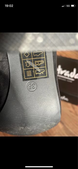 Zapatos de salón La Strada ante negros