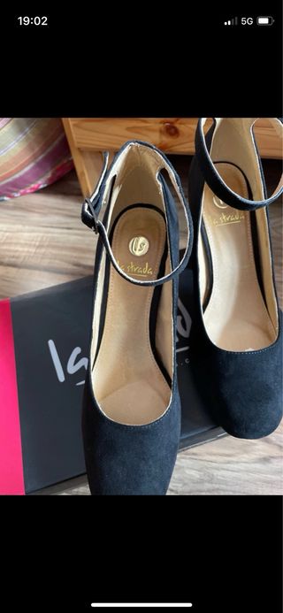 Zapatos de salón La Strada ante negros