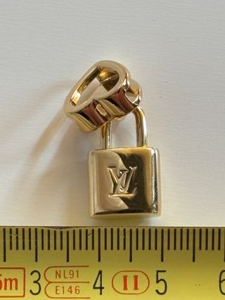 Ciondolo Louis Vuitton per bracciale collane