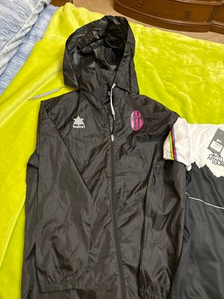 Chaqueta Luanvi Talla L + Camiseta Talla S