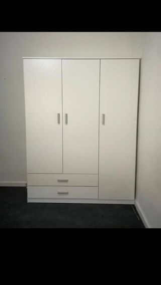 Armario blanco 3 puertas y 2 cajones