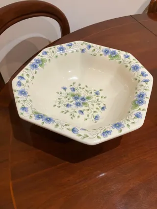 Cartuja de Sevilla. Vajilla de porcelana azul y bl