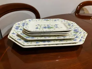 Cartuja de Sevilla. Vajilla de porcelana azul y bl