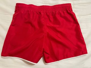 Pantalón corto deportivo Mizuno rojo