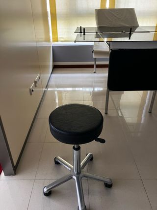 Taburete giratorio para consulta médica