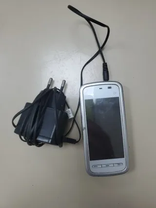 Teléfono Nokia Plata con Cargador