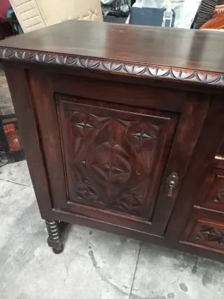 Aparador antiguo madera tallada