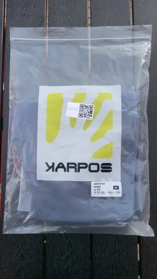 SIN ESTRENAR. Pantalón Karpos Cadini color índigo.