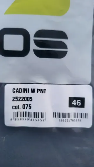 SIN ESTRENAR. Pantalón Karpos Cadini color índigo.