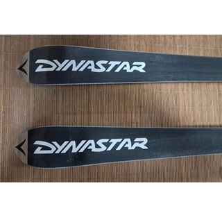 Esquíes Dynastar + 4 bastones y bolsa