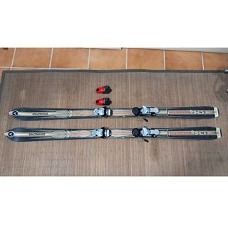 Esquíes Dynastar + 4 bastones y bolsa