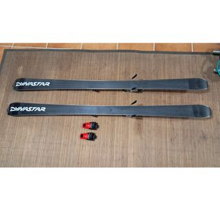 Esquíes Dynastar + 4 bastones y bolsa