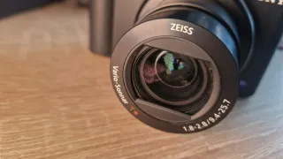 Cámara Sony ZV-1F Negra con tres baterias.