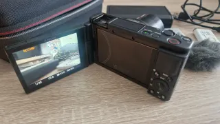 Cámara Sony ZV-1F Negra con tres baterias.