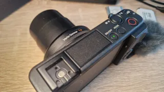 Cámara Sony ZV-1F Negra con tres baterias.