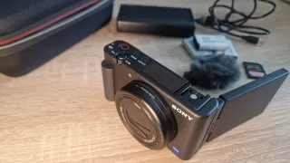 Cámara Sony ZV-1F Negra con tres baterias.