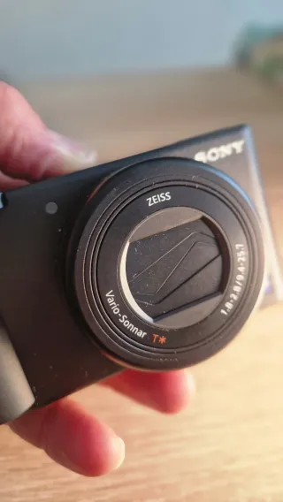 Cámara Sony ZV-1F Negra con tres baterias.