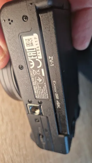 Cámara Sony ZV-1F Negra con tres baterias.