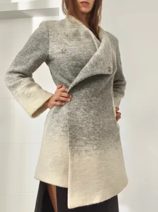 Abrigo lana gris ombre asimétrico