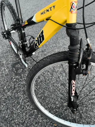 Bicicleta Monty Infantil Negra y Amarilla 26 pulg