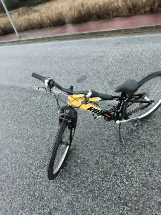 Bicicleta Monty Infantil Negra y Amarilla 26 pulg