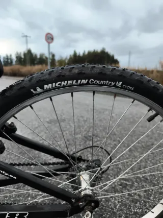 Bicicleta Monty Infantil Negra y Amarilla 26 pulg