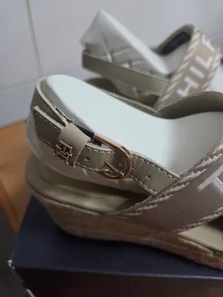 Sandalias cuña Tommy Hilfiger beige talla 37
