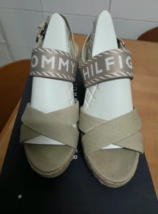 Sandalias cuña Tommy Hilfiger beige talla 37