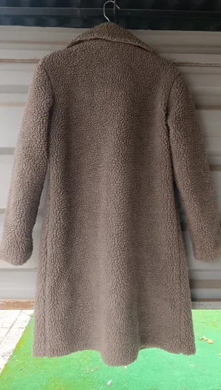 Abrigo Teddy color marrón con Forro interno