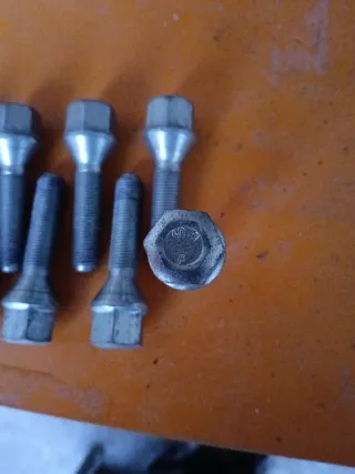 Tornillos para separadores