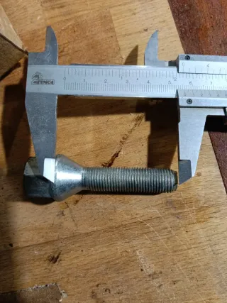 Tornillos para separadores