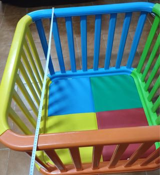 Parque infantil de plástico colorido