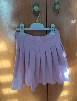 Falda rosa plisada