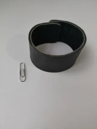 Pulsera de cuero negra