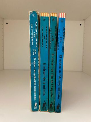 4 libros “Els tres investigadors”