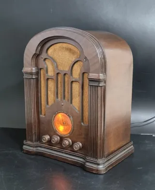 Radio antigua Atwater Kent 1934.