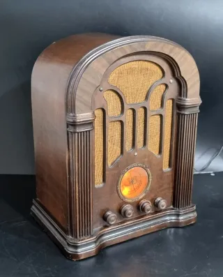Radio antigua Atwater Kent 1934.