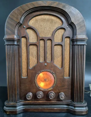 Radio antigua Atwater Kent 1934.
