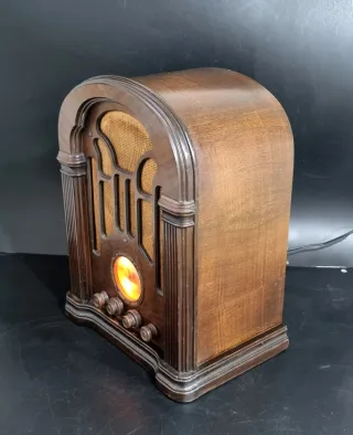 Radio antigua Atwater Kent 1934.