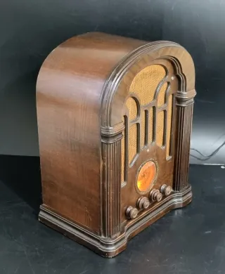Radio antigua Atwater Kent 1934.