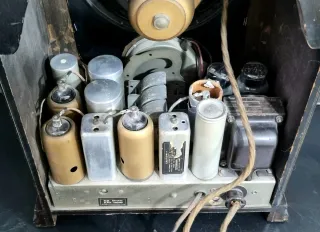 Radio antigua Atwater Kent 1934.