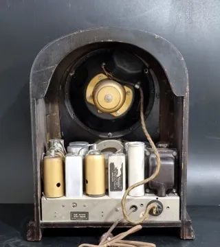 Radio antigua Atwater Kent 1934.