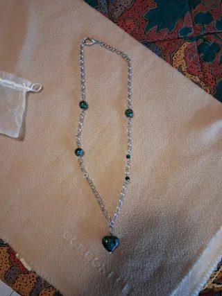 Collana con cuore verde e argento