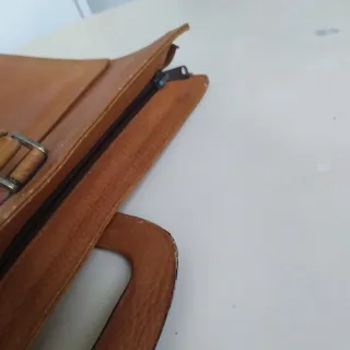 Antiguo maletín en piel de la Confederación Españo