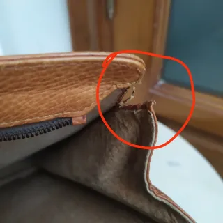 Antiguo maletín en piel de la Confederación Españo