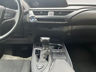 Lexus UX 2.0 250h Business
