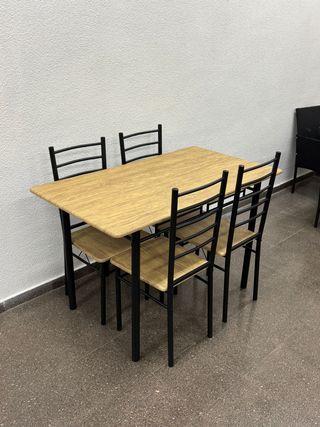 Oferta - mesa con 4 sillas Nueva