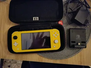 Nintendo Switch Lite Giallo + Accessori